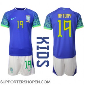 Brasilien Antony #19 Bortatröja Barn VM 2022 Kortärmad (+ korta byxor)